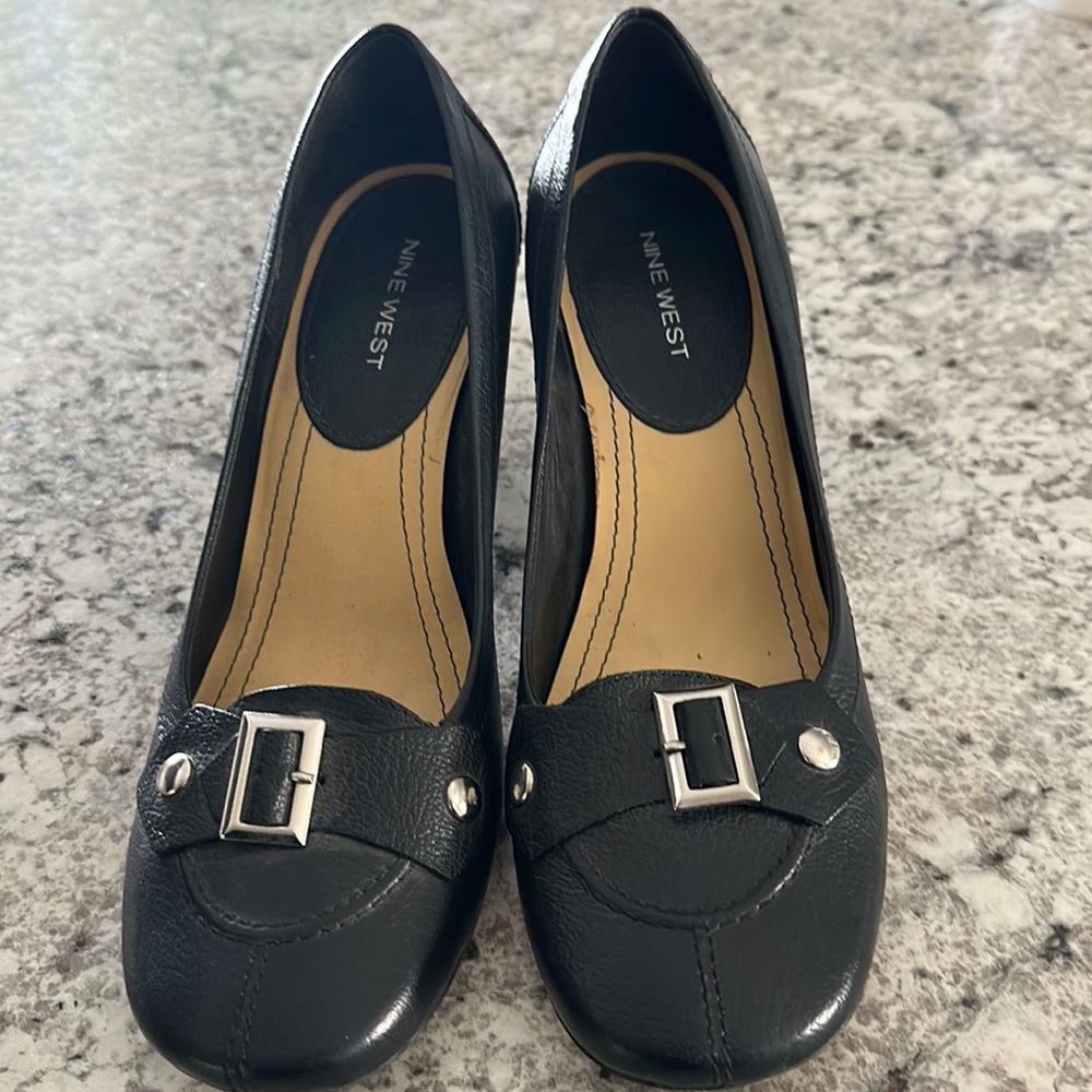 Nine West black leather pumps 9M